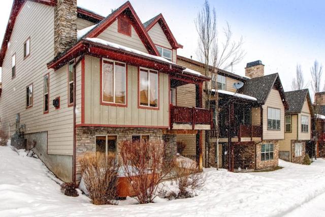 Contemporary Home with Private Hot Tub Fireplace Garage Parking & Shared Pool