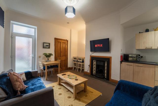 Jesmond - Stylish 3 Bed 2 bathroom Apartment
