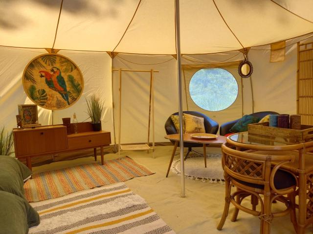 Bus magique avec tente glamping