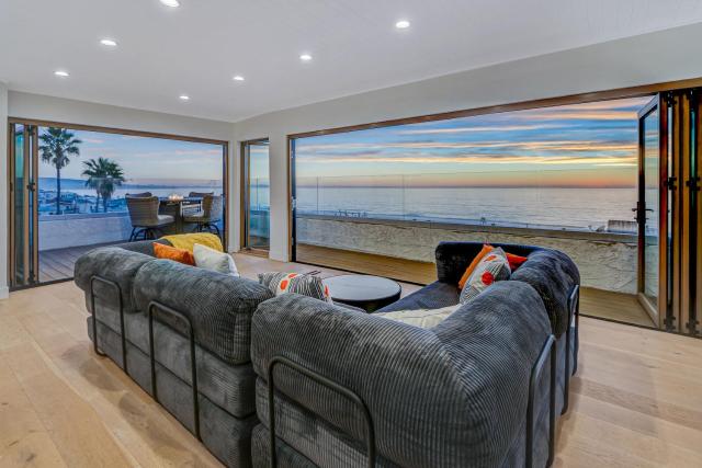 CasaBella Manhattan Beach Penthouse and El Porto suite