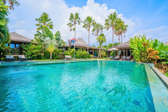 Grand 5BR Luxury Estate with Massive Pool & Garden
