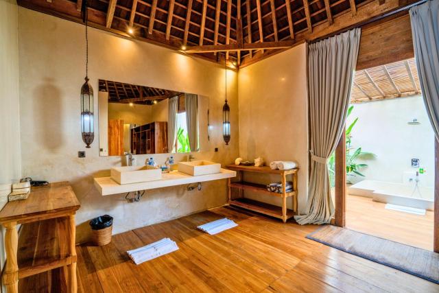Grand 5BR Luxury Estate with Massive Pool & Garden