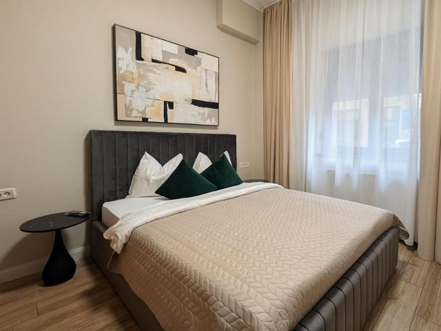 Universitate Suite - 2 Baths - 2 Mins to Old Town