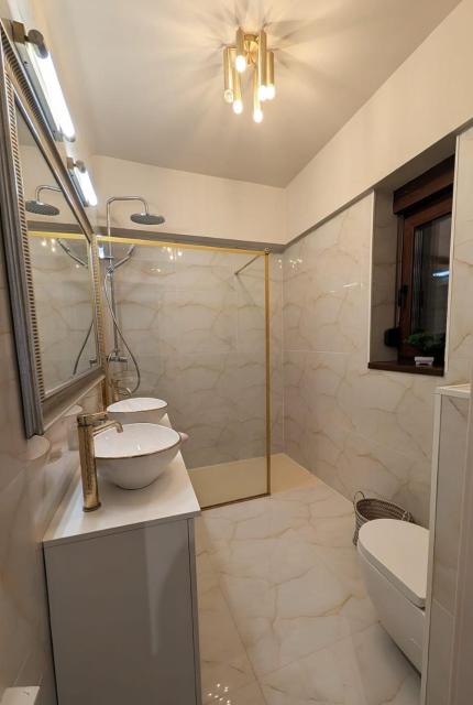 Universitate Suite - 2 Baths - 2 Mins to Old Town