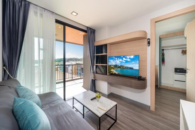 Sea View Apartment with Rooftop Pool - Kata Beach