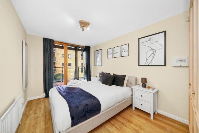 2 Bedroom Riverside Apartment Short Term Rental & Flexible Renting Canary Wharf!