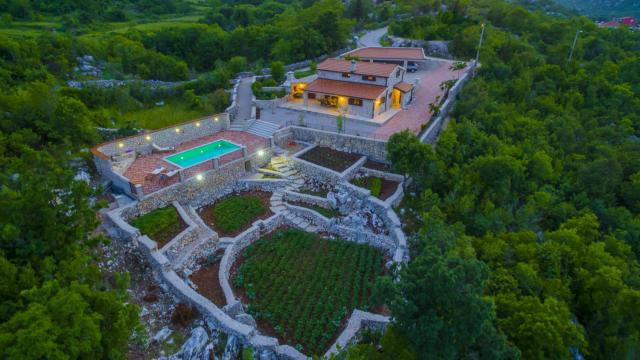 Rustic Villa Fragola with heated pool