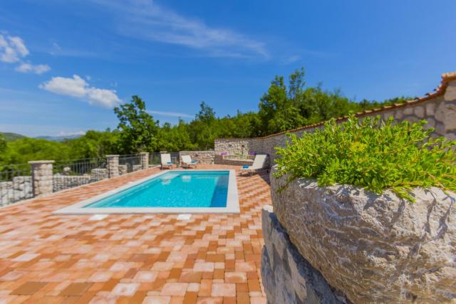 Rustic Villa Fragola with heated pool