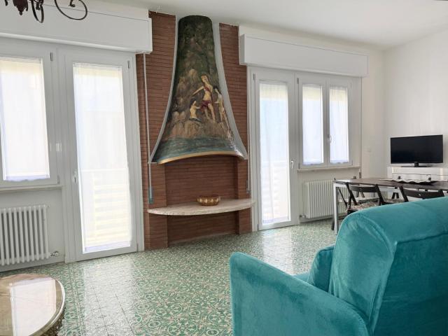 B002 - Bellaria, ampio appartamento a 200m dal mare