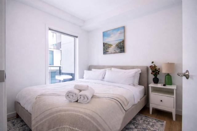 New King Bed Suite Near DT Stampede UG Parking