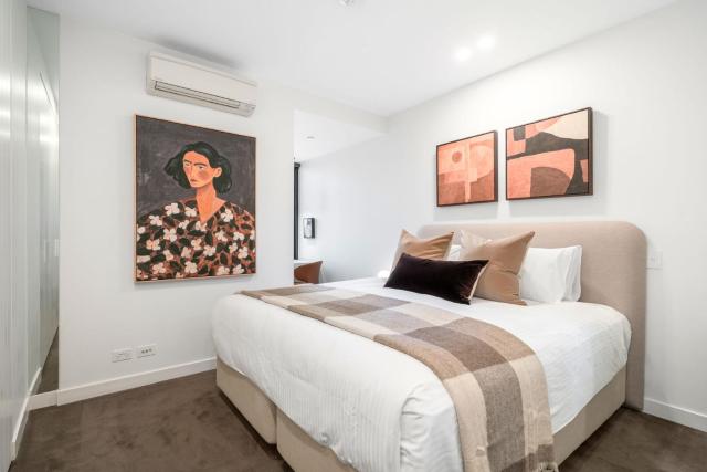 Luxe Skyline Stay - Parking, Pool & Gym