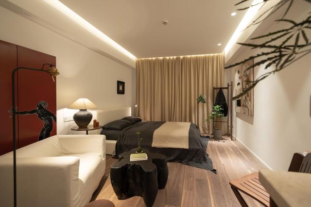 Moxi Stunning City View Apt with Oriental Pearl ViewNear Yu Garden, the Bund & Metro Lines 10 and 14