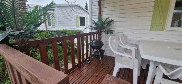 Mobil-home avec grande terrasse