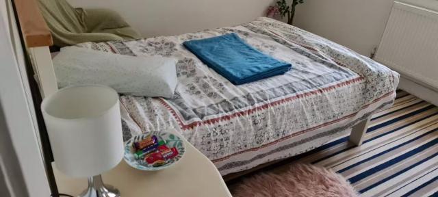 Large Bedroom, Private Bathroom, Kitchen & Living Room, Near QE Hospital and University