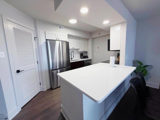 Perfectly Located Apt - Steps to Metro & More