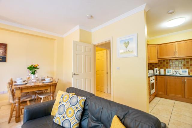 Spacious 4-Bed Central Limerick Group Retreat