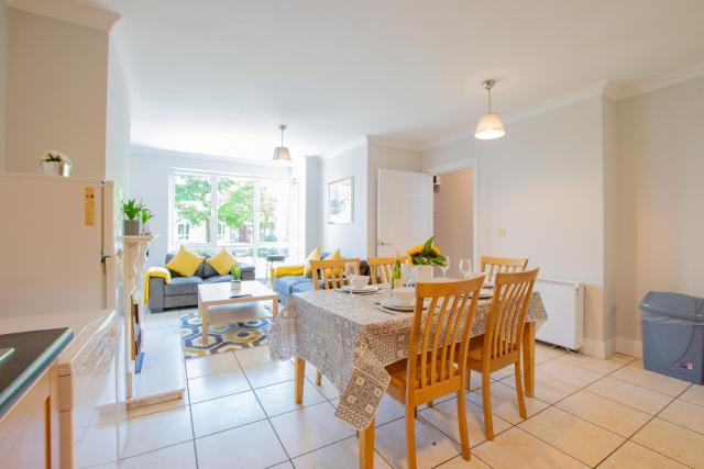 Spacious 4-Bed Central Limerick Group Retreat
