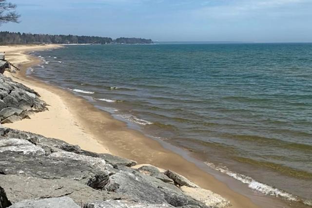 Waterfront Cottage: Family Getaway at Lake Huron!