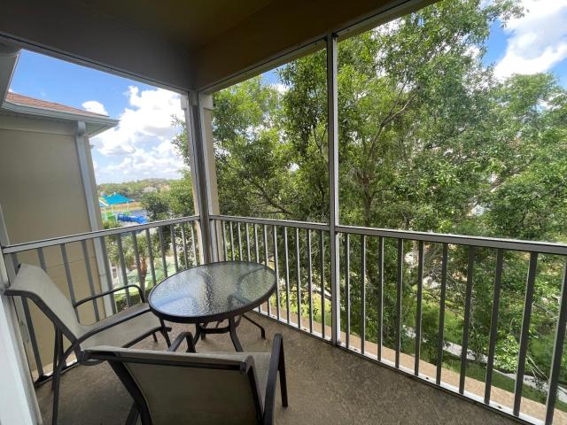Poolside Windsor Hills 4th Floor Retreat