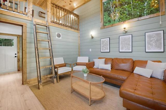 The Red Roost Cabin