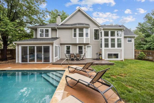 Spacious 5-Bed Home with Pool in Overland Par! 27
