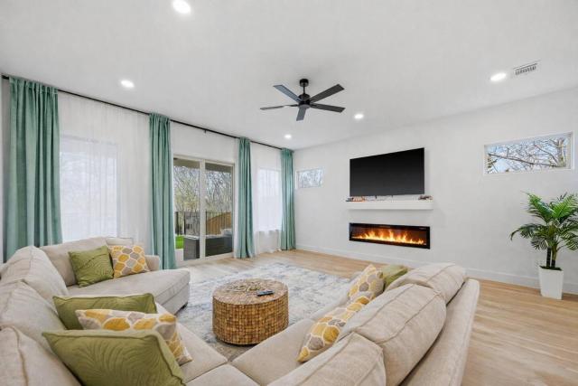 Modern 3BR w/Garage & Patio Near UTSW & Downtown