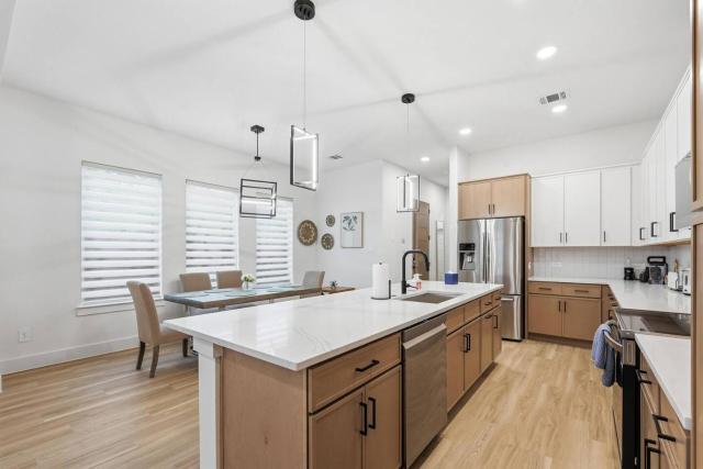 Modern 3BR w/Garage & Patio Near UTSW & Downtown