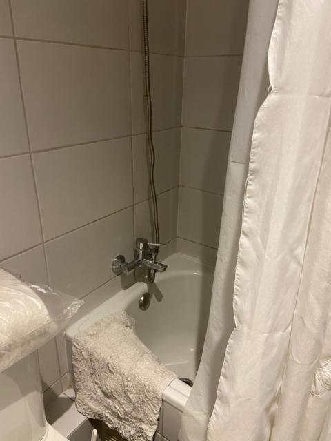 Well located apartment, close to the Metro, mall