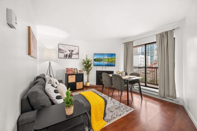 Downtown 3BR Oasis with Balcony & King Ensuite