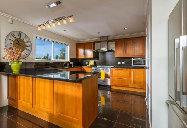 Coastal Retreat 4B3B w Sea Views Castor Bay NS