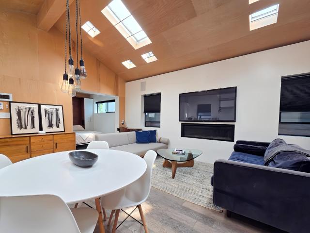 Private Venice Beach Luxury Bungalow, Outdoor Tub, Steps To Ocean & Abbot Kinney
