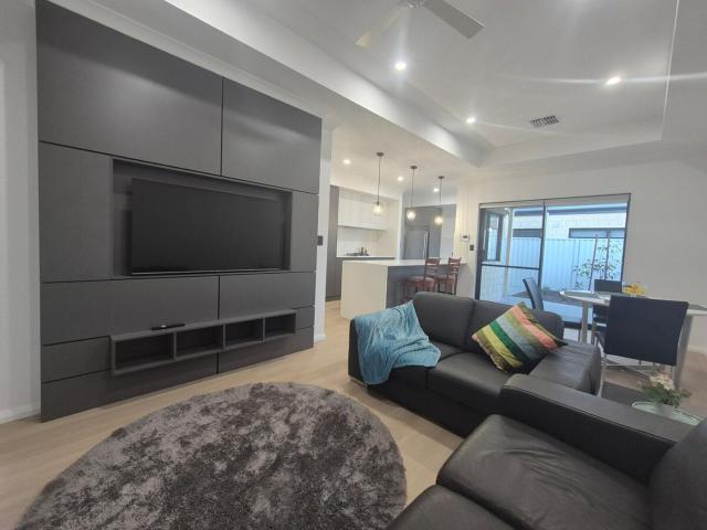 Coastal Luxe 3BR 2BA Near Beach and City