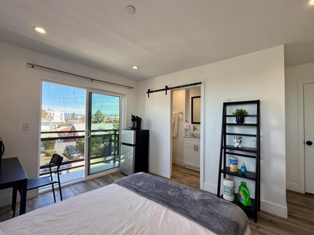 All Included USC Suite with private Balcony 4 Minutes Away fast Wifi and Free Laundry Long Term