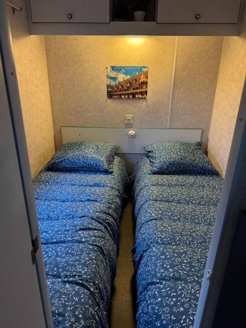 Mobilhome situé côté ville et côté campagne