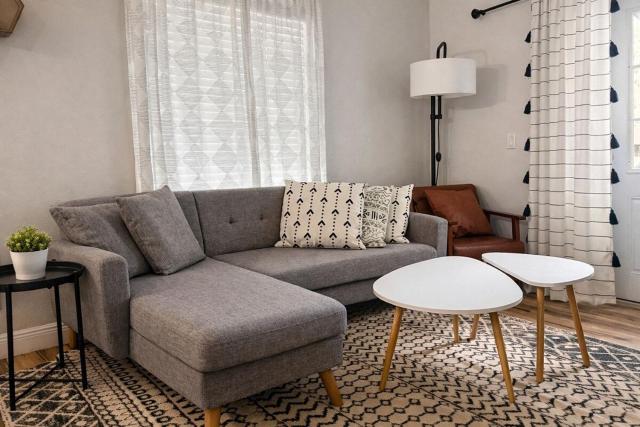 Private Yard Escape - 8 Min to Beach - Quiet &Stylish