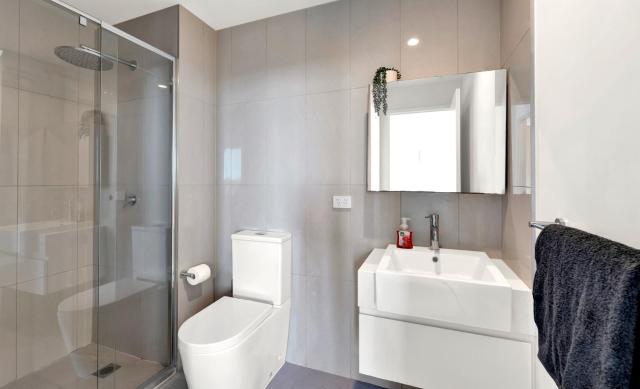 Magnificent Views - Bright & Spacious CBD Sky Escape - Free Tram Zone