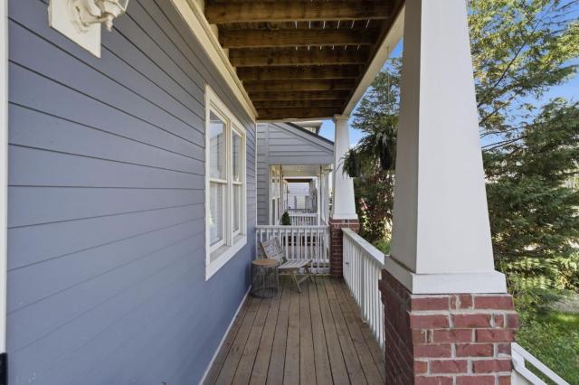 NEW 7 mins to Broadway Sleeps 8