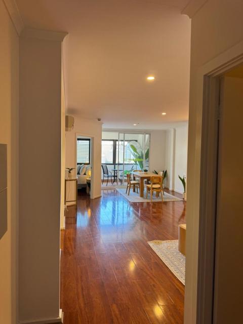 Central 2BR on King William