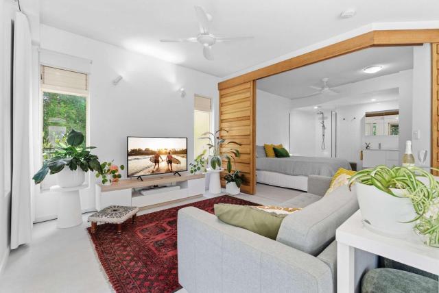 Boutique Beach Studio - Bikes Bliss & Ocean Air