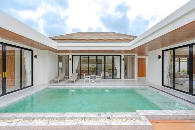 New pool villa with fitness and tennis court
