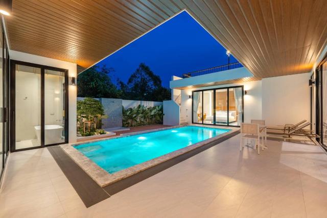 New pool villa with fitness and tennis court