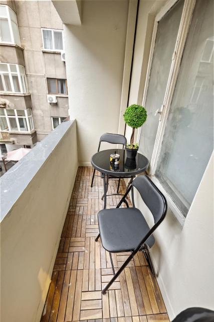 Central 4BR Apartment - Sleeps 12 - Luxury Stay