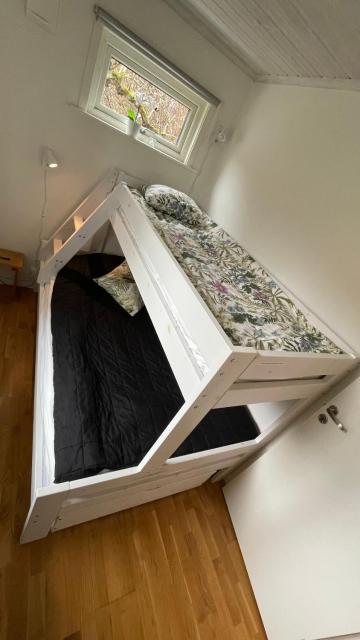Modernt gästhus med två sovrum och bäddsoffa