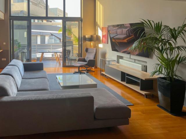 Modern Loft 50m from Metro