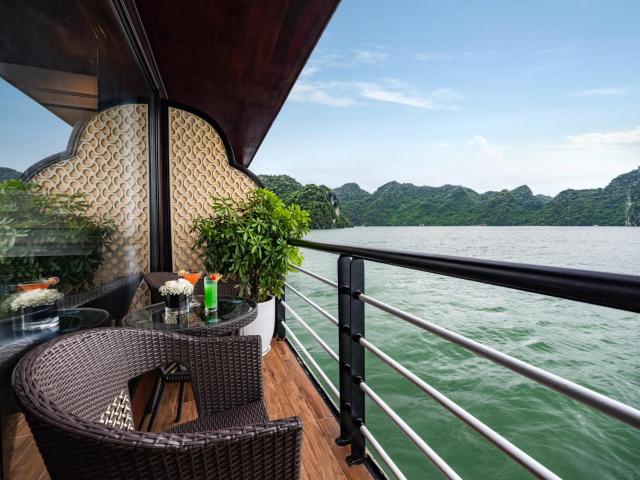 La Casta Cruise Luxury Ha Long Bay Experience Private Cabin with Ocean View Balcony and Bathtub