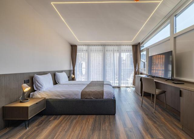 Four Side Hotel