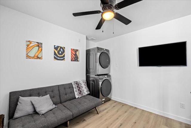 Apt Near Downtown- WiFi TVs- Games- Pets - V3