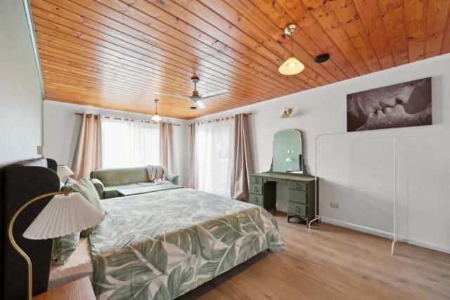 Wild Horse Cabin - Scenic Farm Escape Close to Surf