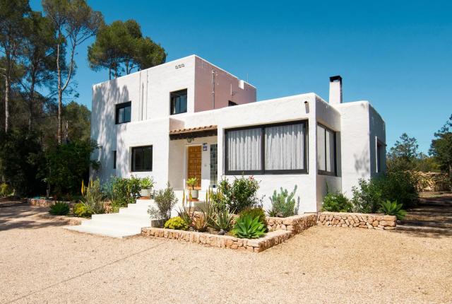 Luxury Ibiza Villa with Heated Pool & Outdoor Kitchen 8 Guests