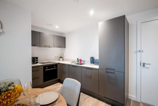 Luxury Above the City Contemporary 2-Bed, 2-Bath